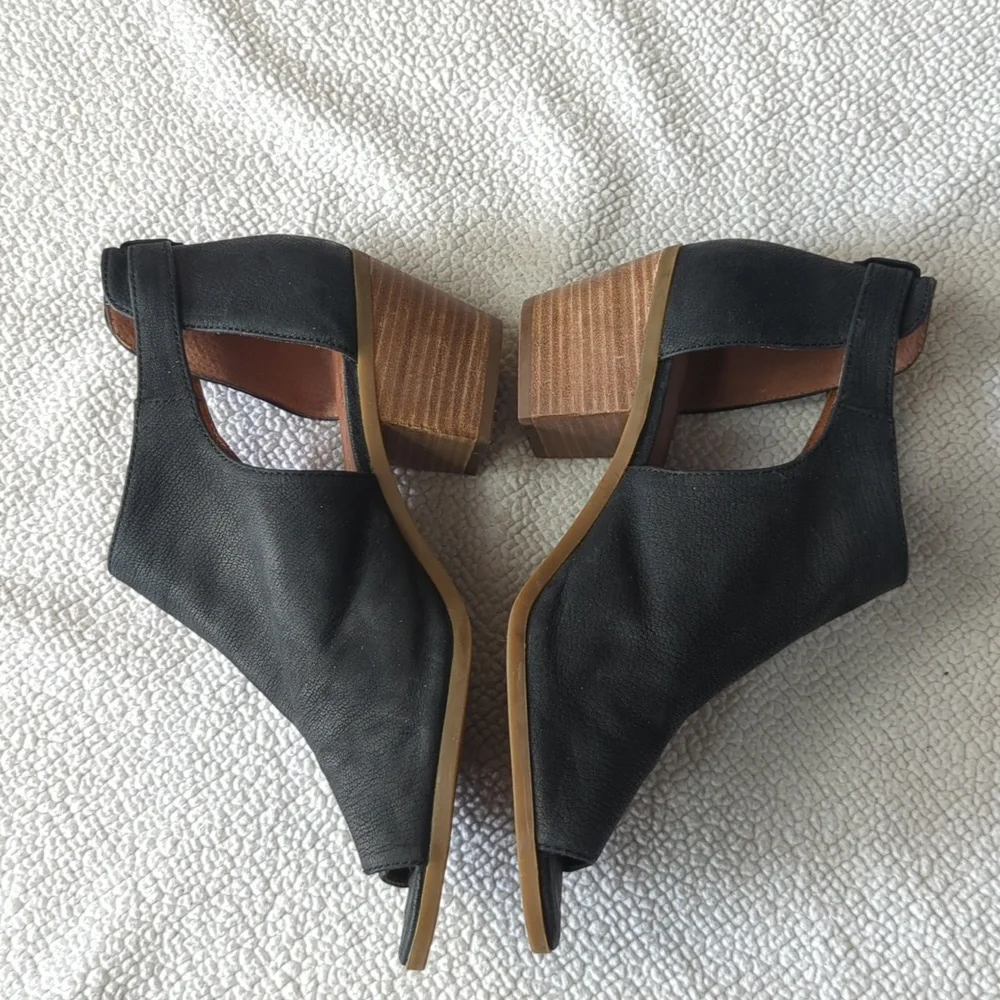 Lucky Brand Black Leather Cut Out Peep Toe Bootie Heels Size 10M‎
